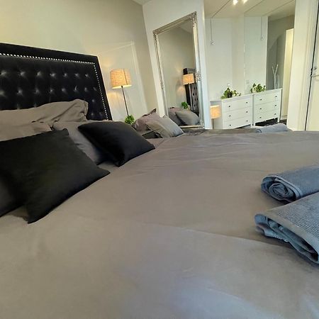 Luxurious Modern Room In Central Oslo - Eur 4K Expensive Bed And 82" Cinematic Tv Esterno foto