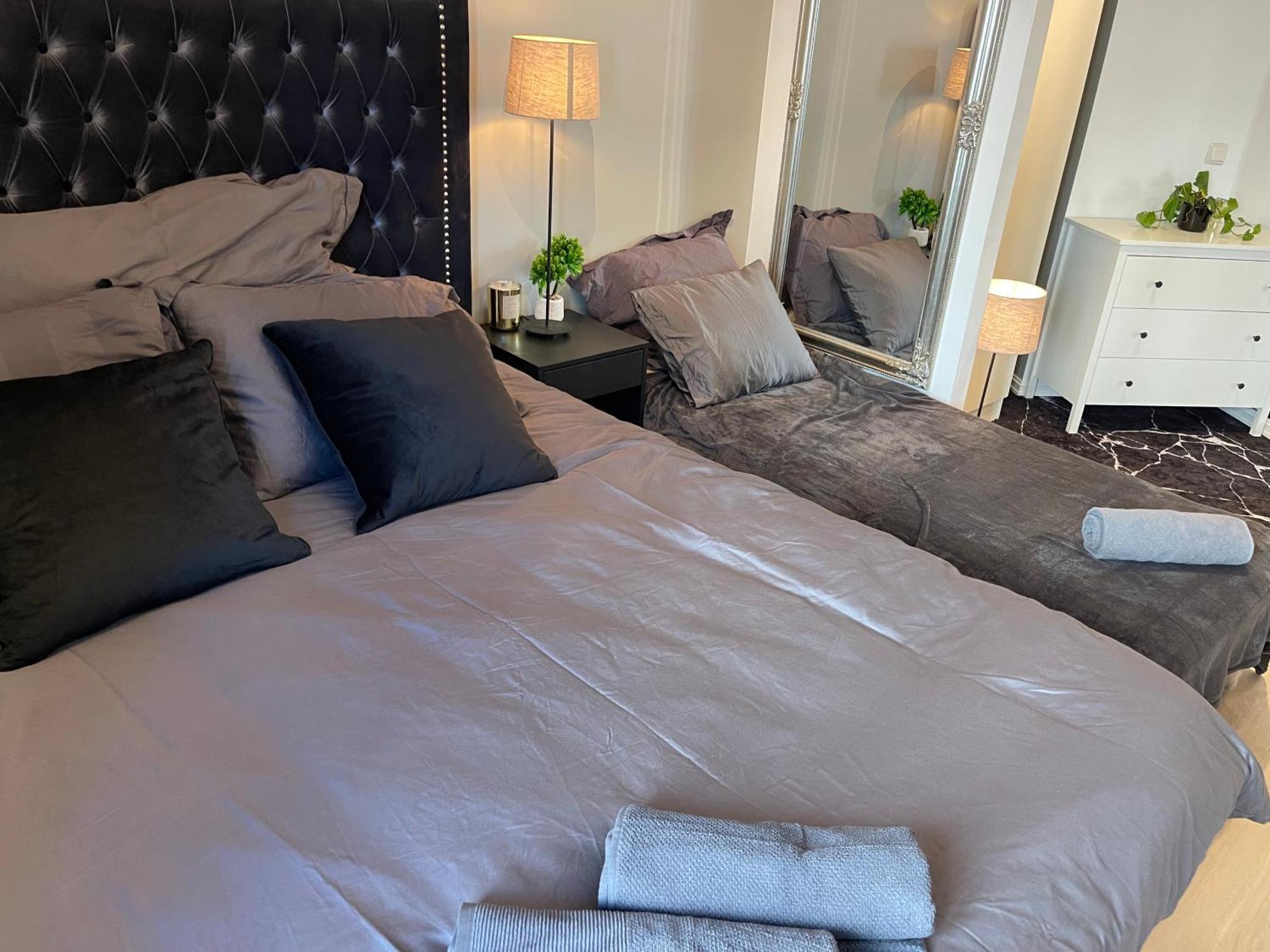 Luxurious Modern Room In Central Oslo - Eur 4K Expensive Bed And 82" Cinematic Tv Esterno foto