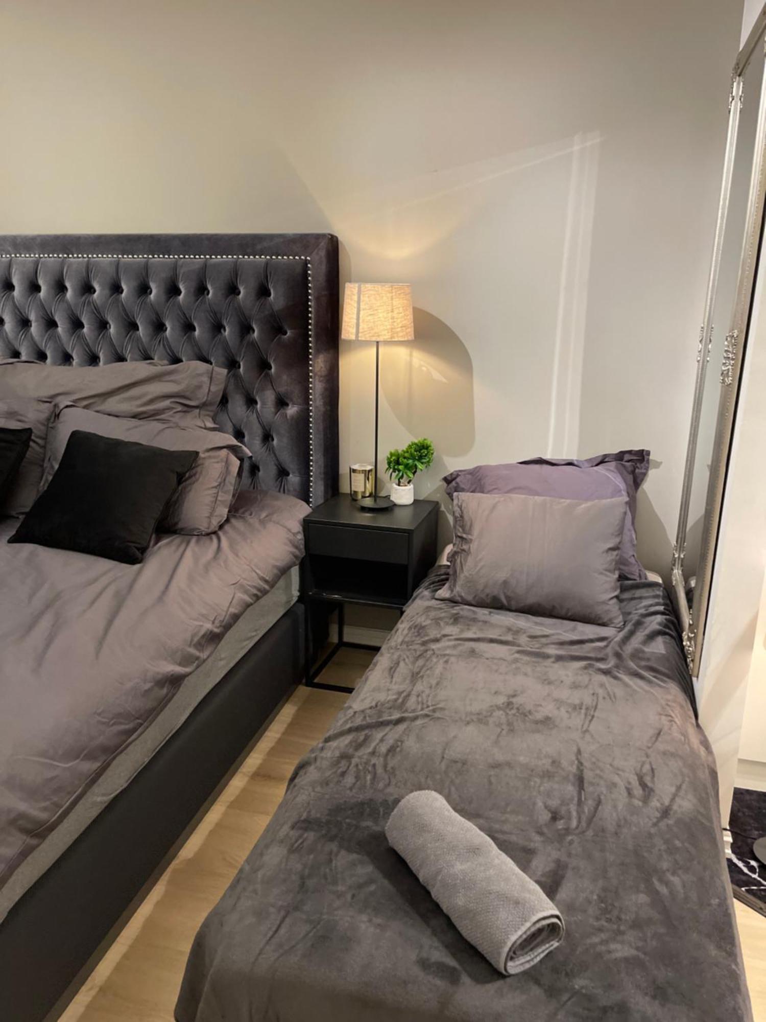 Luxurious Modern Room In Central Oslo - Eur 4K Expensive Bed And 82" Cinematic Tv Esterno foto