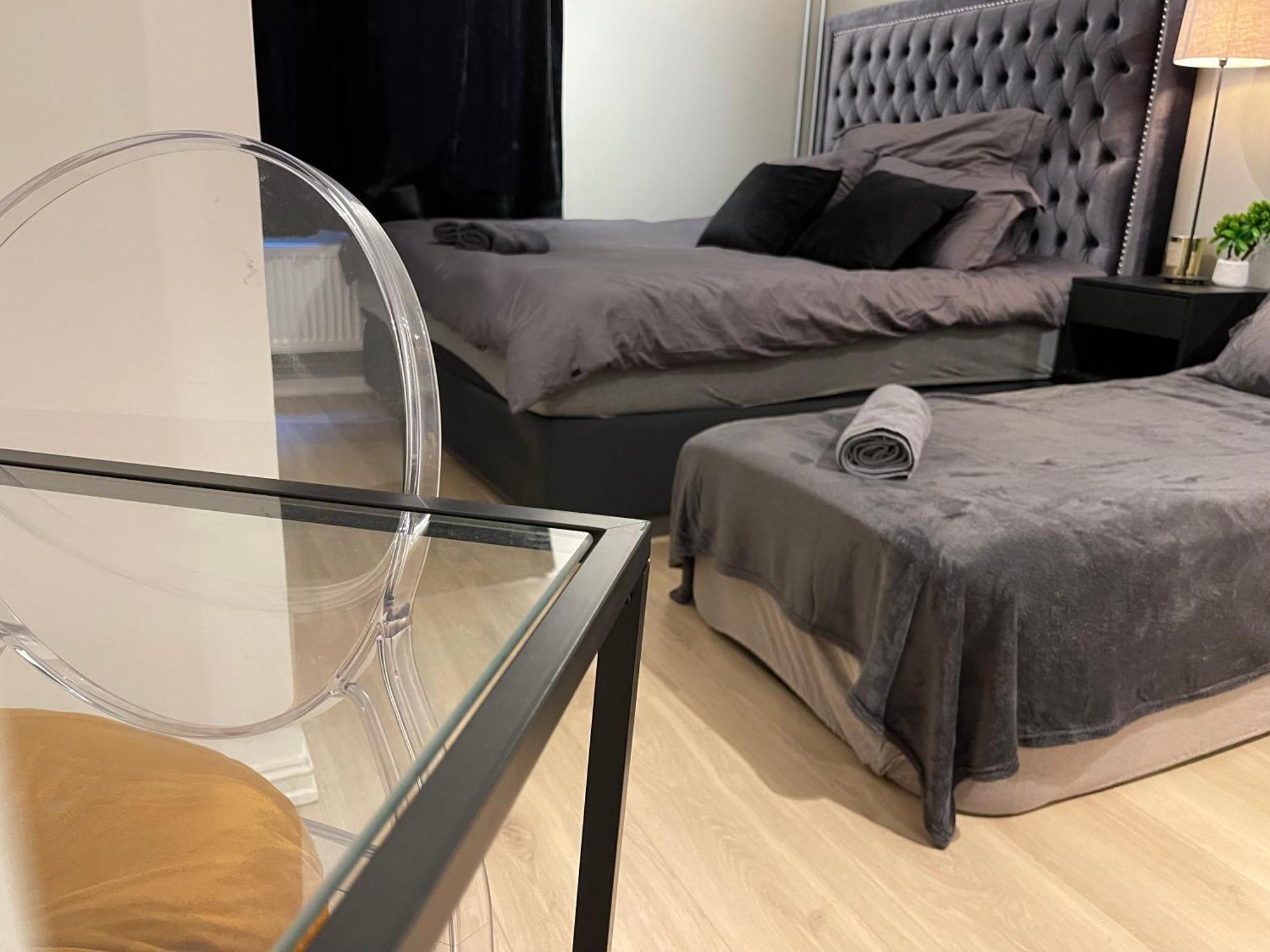 Luxurious Modern Room In Central Oslo - Eur 4K Expensive Bed And 82" Cinematic Tv Esterno foto